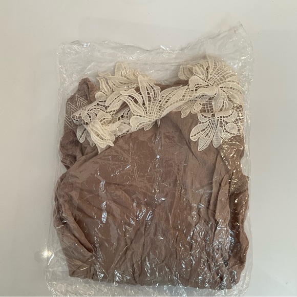 Top Off the Shoulder Mocha Lace Trim Size M NWT - Picture 9 of 9